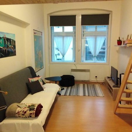 Studio Husitska 114/74 Praag Buitenkant foto