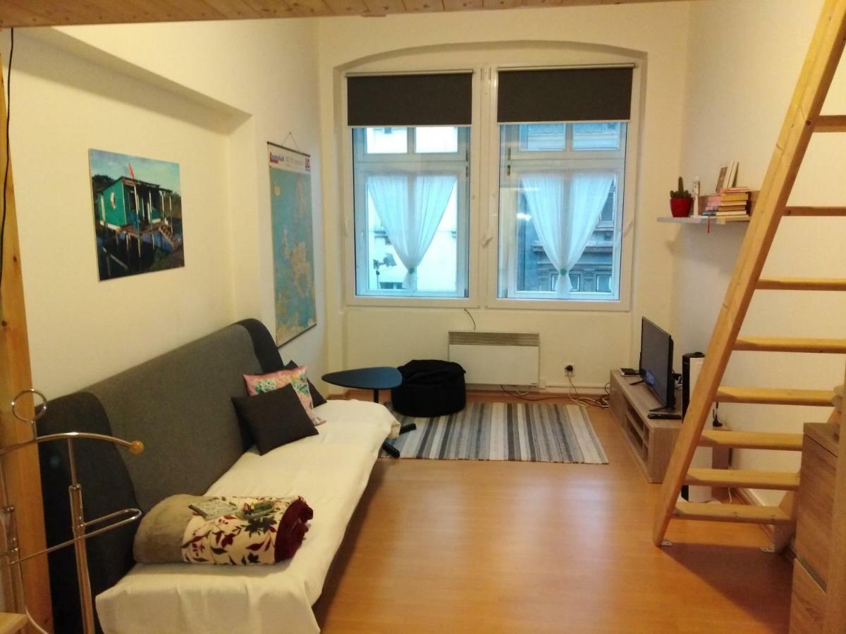 Studio Husitska 114/74 Praag Buitenkant foto