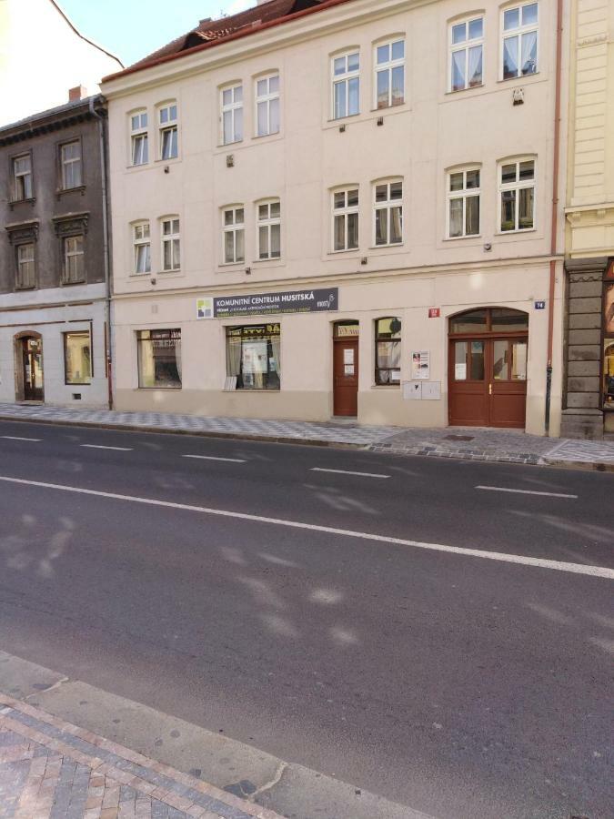 Studio Husitska 114/74 Praag Buitenkant foto